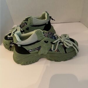 Army Green Women’s Low Rise Hiking shoes size 10